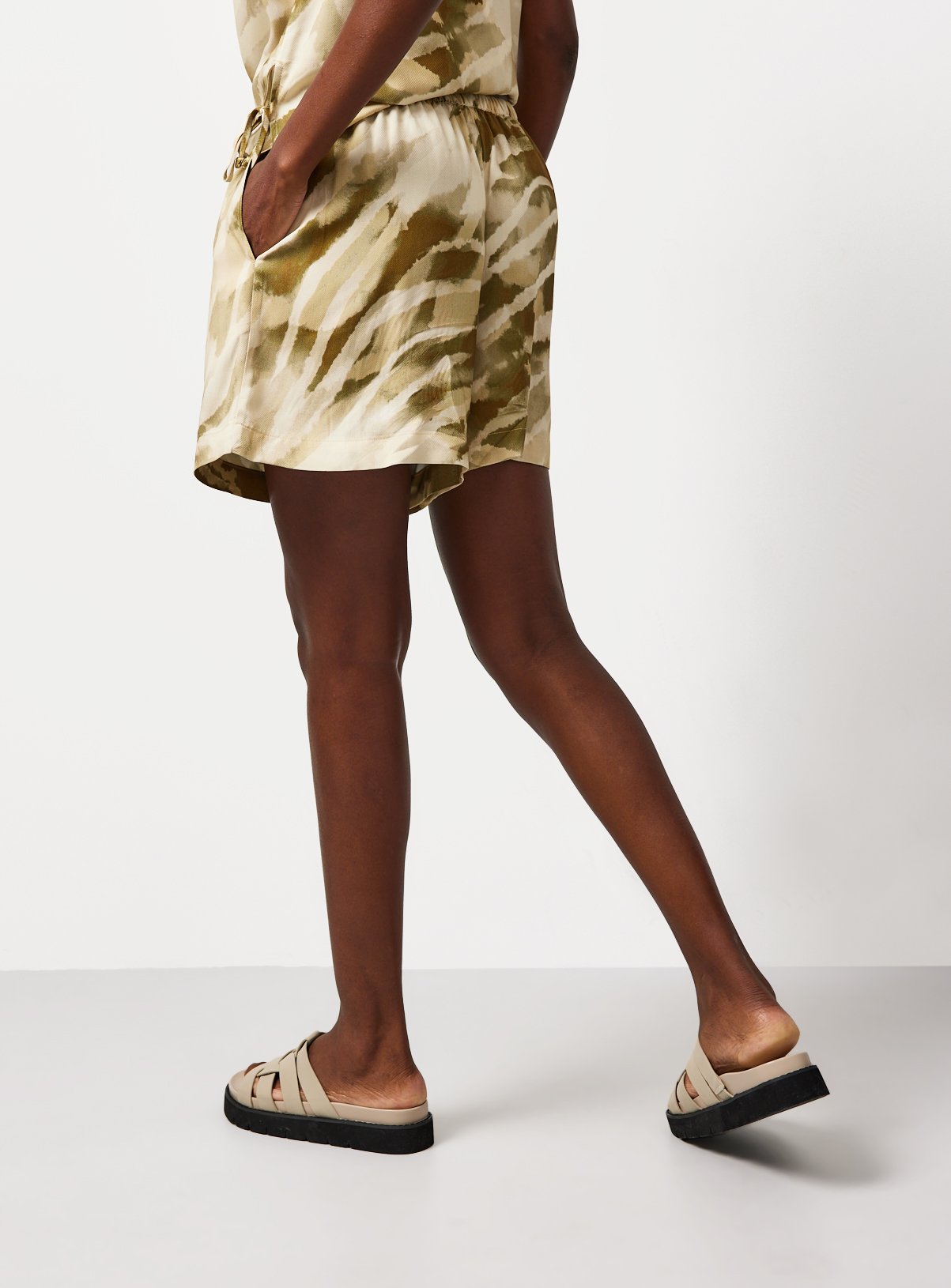 Green Leaf Print Co-ord Shorts 16 - Image 3 thumbnail